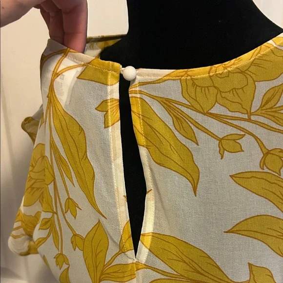 Cabi Medium Yellow Floral Ruffle Sleeve Blouse for Women - Picture 3 of 3